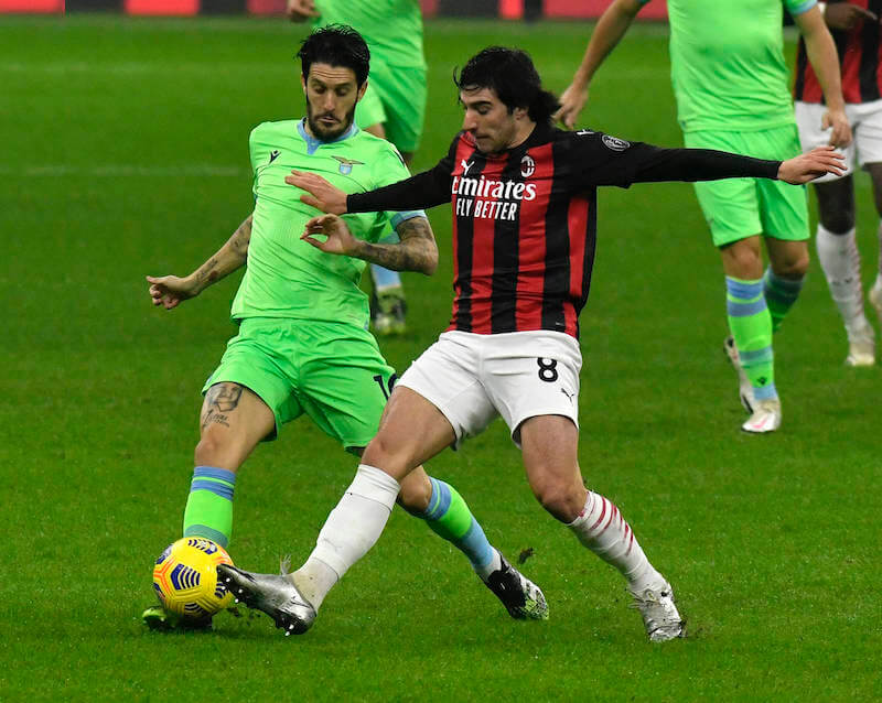 Lazio Roms Luis Alberto im Duell mit Tonali von Milan