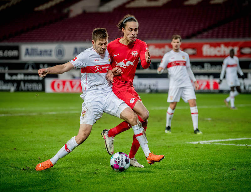 Waldemar Anton spielt mit Stuttgart auswärts gegen RB Leipzig mit Poulsen