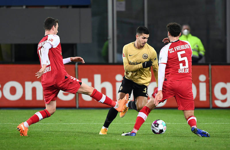 Frankfurts Angreifer Silva soll von Freiburg gestoppt werden