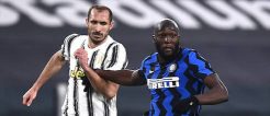 Juventus Abwehrchef Chiellini hat mit Inters Lukaku alle Hände voll zu tun