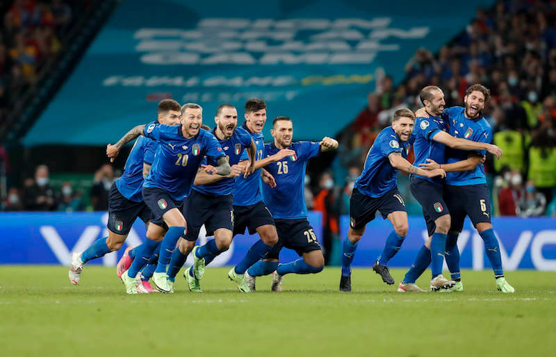 Italien jubelt nach dem Elfmeterschießen