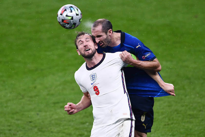 Kane im Duell gegen Chiellini - nun gehts gegen Ungarn