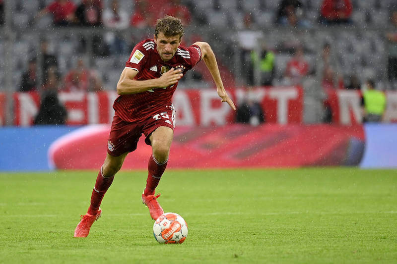 Bayerns Thomas Müller treibt gegen Bochum sein Team an